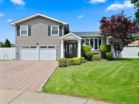 18 Neil Ct, North Hempstead, NY 11590