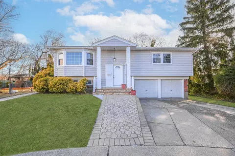 7 Felms Ct, Bethpage, NY 11714