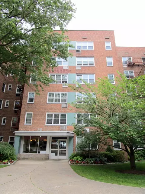 76 Dehaven Dr #6B, Yonkers, NY 10703