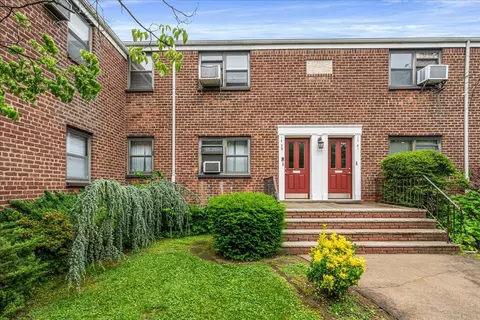17-39 166th St #3-68, Whitestone, NY 11357