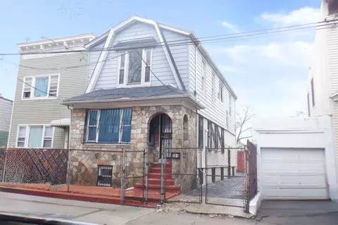 301 E 40th St, Brooklyn, NY 11203