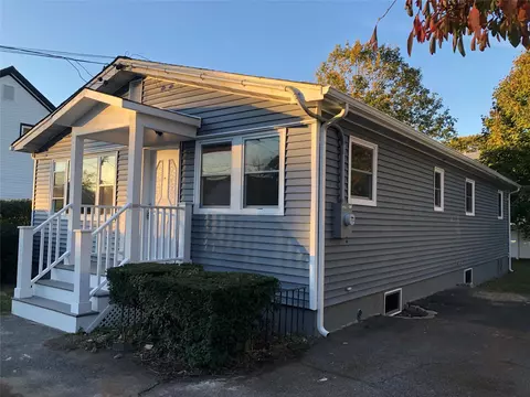 129 43rd St, Copiague, NY 11726
