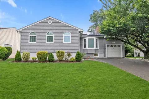 38 Eastwood Ln, Valley Stream, NY 11581
