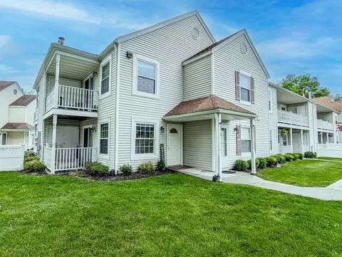 15 Fairview Cir, Middle Island, NY 11953