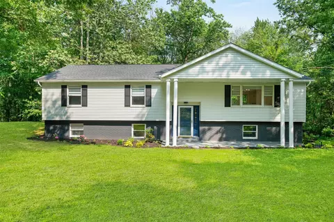 17 Dogwood Knls, Lloyd, NY 12528