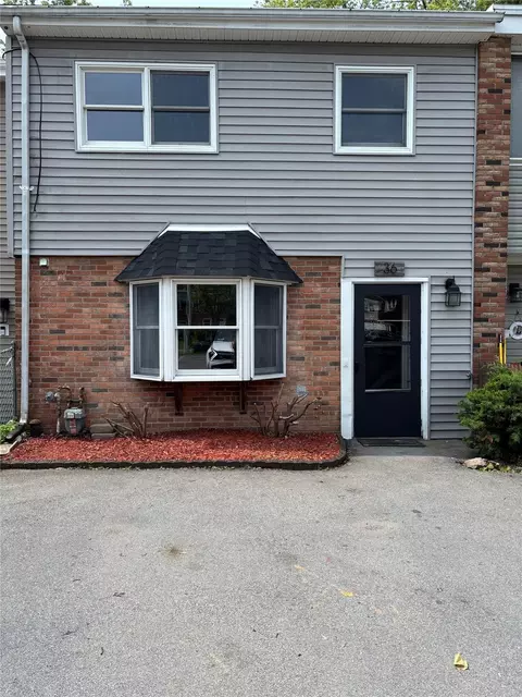 36 Hampton Ct, Wallkill, NY 10941