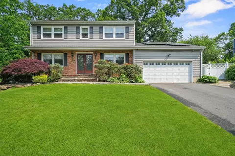 25 Bellwood Dr, Clarkstown, NY 10956