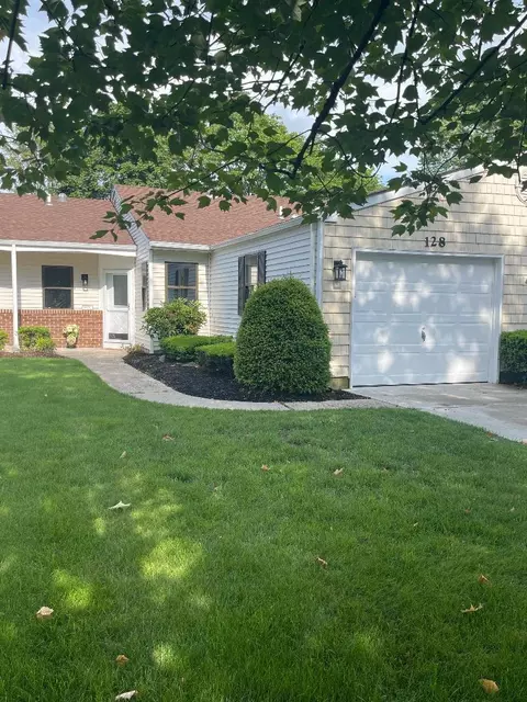 128 Knolls Dr, Stony Brook, NY 11790