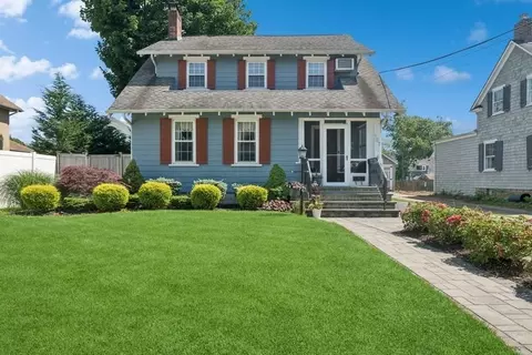 127 Rose St, Freeport, NY 11520