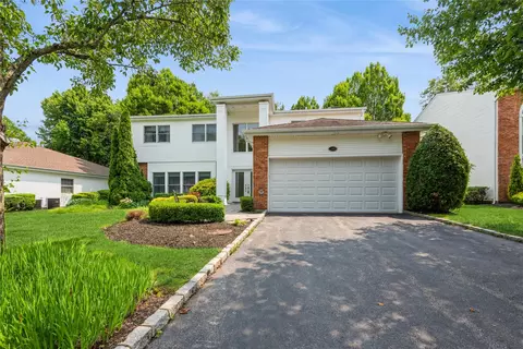 166 Country Club Dr #166, Commack, NY 11725