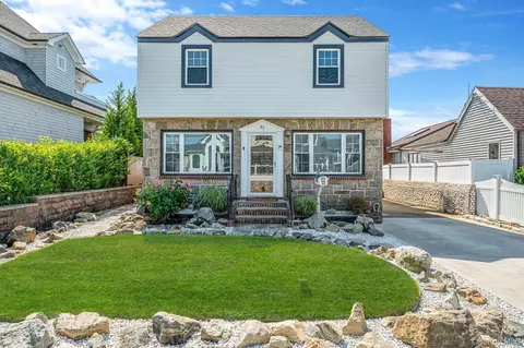 87 E Shore Dr, Babylon, NY 11702