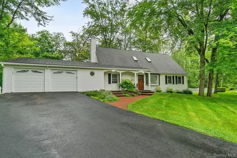 9 Schnabl Ct, Wappinger, NY 12590