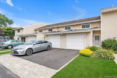2355 Pershing Blvd # 303, Baldwin, NY 11510