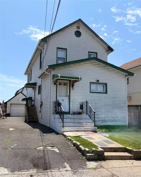 23 Park Ave, Lawrence, NY 11559