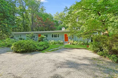 107 Green Rd, Clarkstown, NY 10994