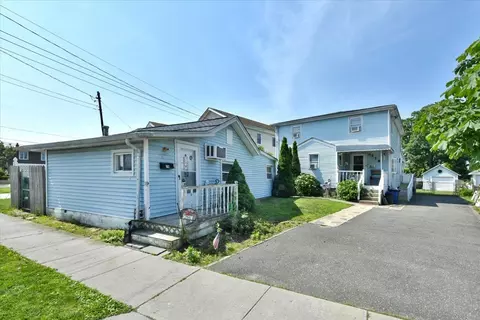 218 Mott St, Oceanside, NY 11572