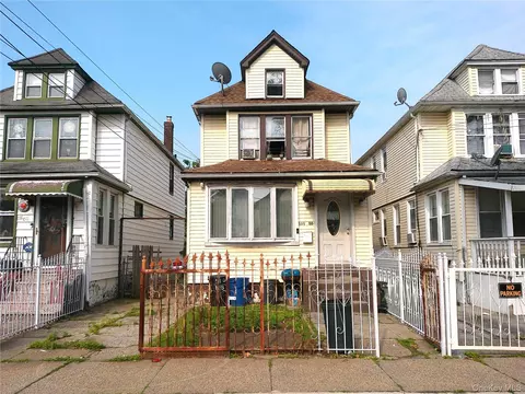 11158 128th St, New York, NY 11420