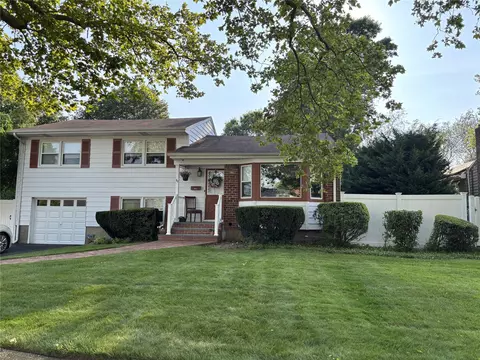 98 Cedar Dr, Farmingdale, NY 11735