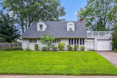 49 Radcliff Ave, North Hempstead, NY 11050