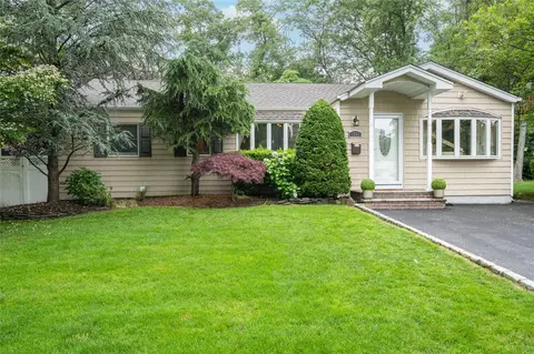 1241 Lednam Ct, Merrick, NY 11566