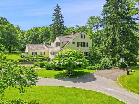1 Twin Lakes Dr, Bedford, NY 10506