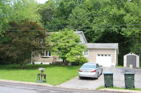 15 Vivian Ln, Chester, NY 10918