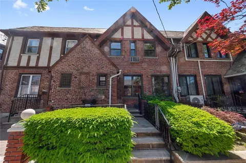 1236 Pinchot Pl, New York, NY 10461