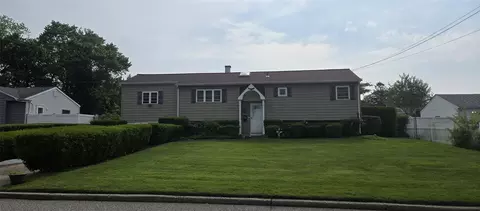 2805 Kane Ave, Medford, NY 11763