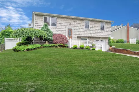 104 Cedarhurst Ave, Selden, NY 11784