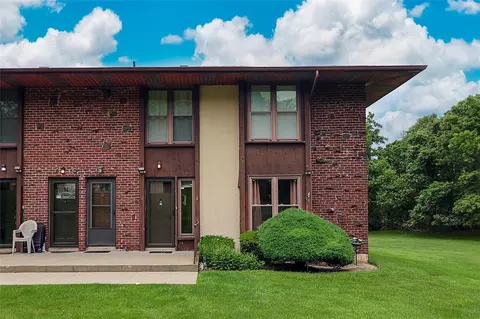 15 Juniper Ct #15, Selden, NY 11784