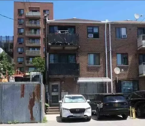 31-41 Linden Pl, Flushing, NY 11354
