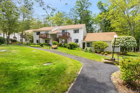 84 Molly Pitcher Ln #H, Yorktown, NY 10598