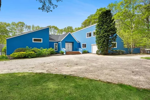 21 Quarter Ct, Westhampton, NY 11977