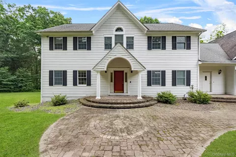 16 Apple Summit Ln, La Grange, NY 12540