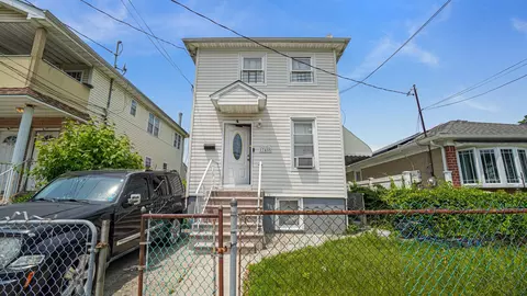 174 55 128th Ave, Rochdale Village, NY 11434