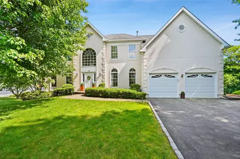 10 Inverness Ct, White Plains, NY 10605