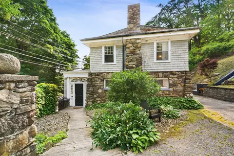 1223 Albany Post Rd, Cortlandt, NY 10520