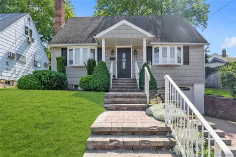 95 Falmouth Pl, North Hempstead, NY 11507