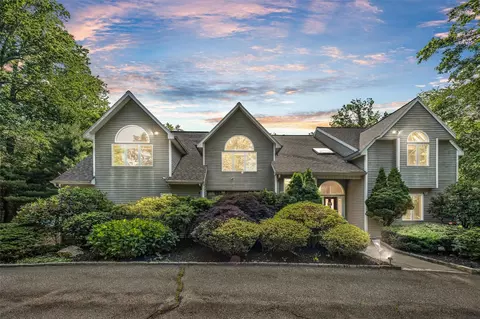 48 Orchard Hill Rd, Carmel, NY 10512