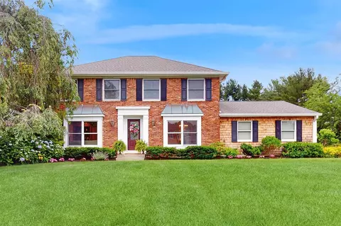 2 Lynbrook Ct, Huntington, NY 11743