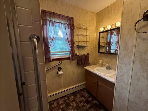 Bath - 12 Derick Dr, Fishkill, NY 12524 photo 1 of 4