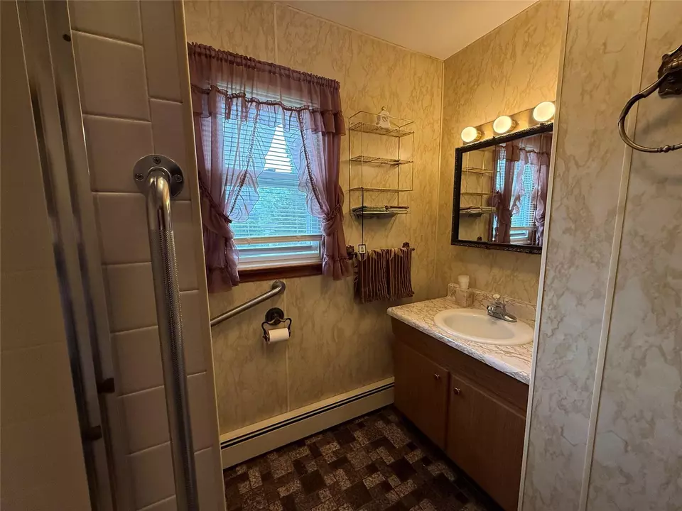 Bath - 12 Derick Dr, Fishkill, NY 12524 photo 1 of 4