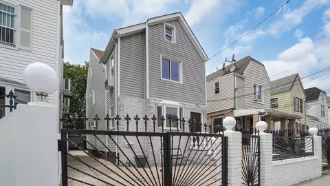 90-44 184th Pl, New York, NY 11423