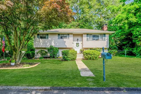 41 Great River Dr, Sound Beach, NY 11789