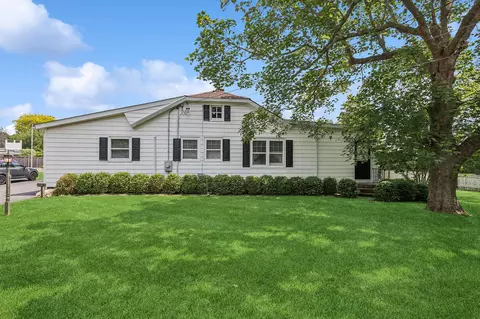 112 Cobb Rd, Water Mill, NY 11976