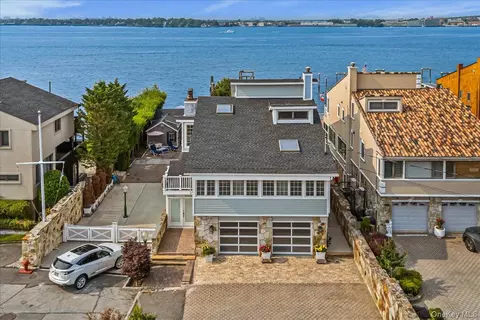 15445 Riverside Dr, New York, NY 11357