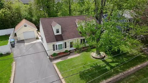 21 Maple Dr, Middletown, NY 10940