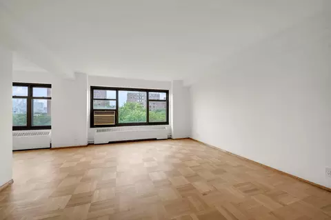21-15 34th Ave #8B, New York, NY 11106