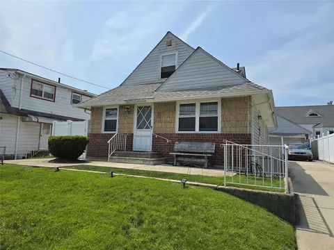 734 Dauntless Pkwy, Elmont, NY 11003