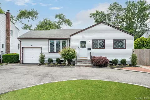 138 Davison Ave, Oceanside, NY 11572